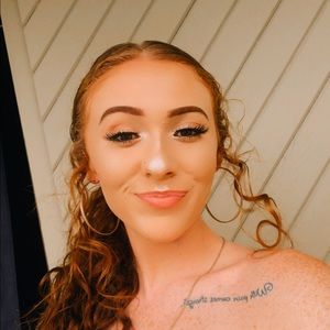 Meet your Posher, Chloe